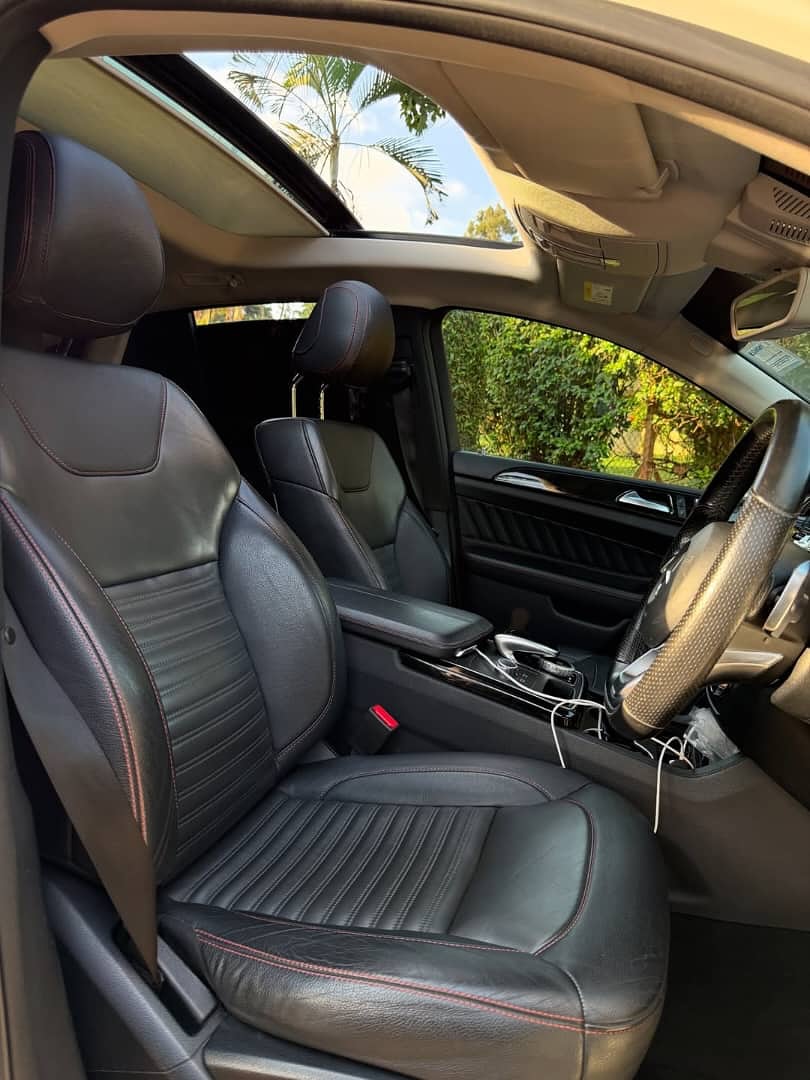 2017 Mercedes-Benz GLE Coupe 350d 4Matic interior photo 1