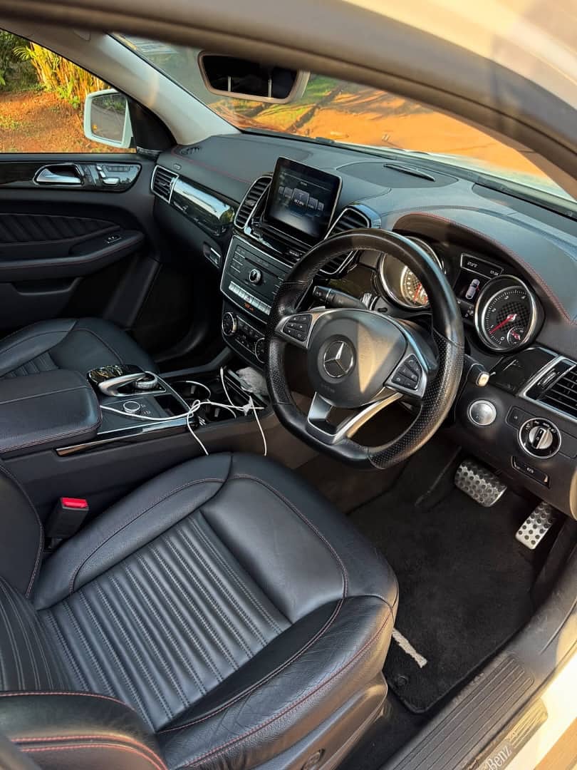 2017 Mercedes-Benz GLE Coupe 350d 4Matic interior photo 2