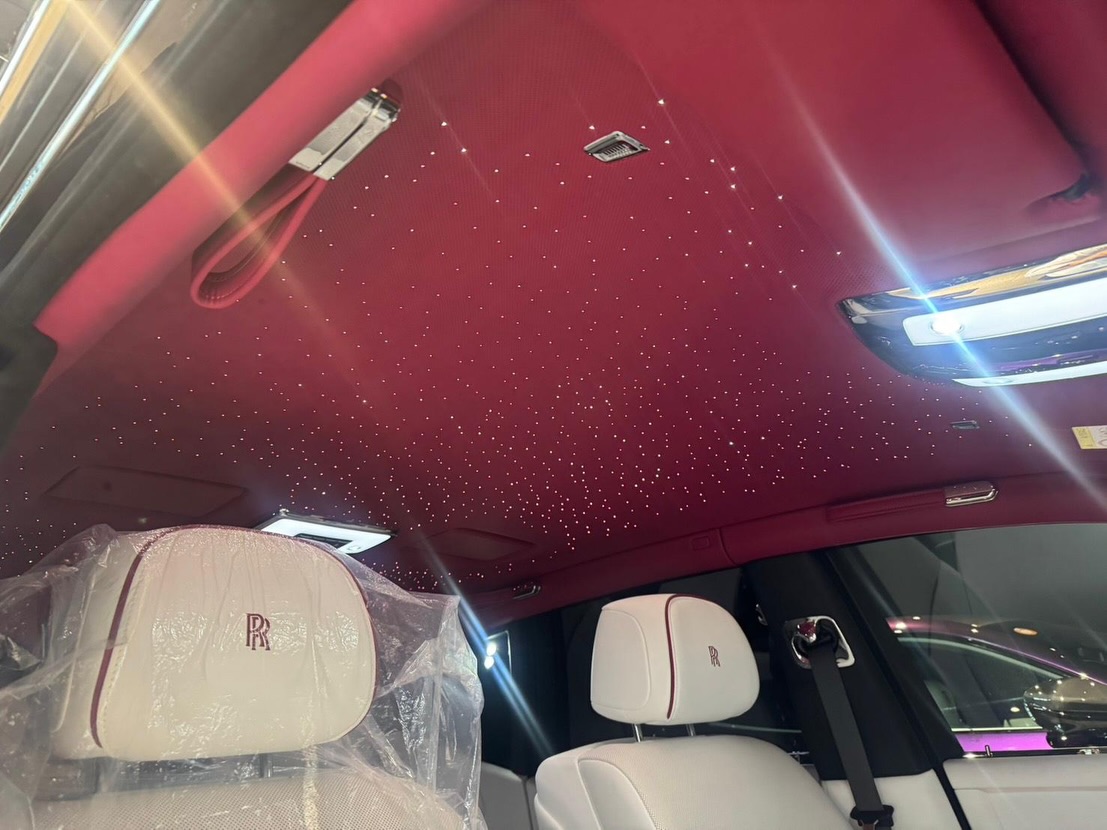 2024 Rolls-Royce Phantom interior photo 1