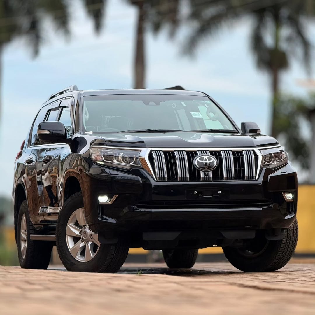 2017 Toyota Land Cruiser Prado TX exterior photo 2