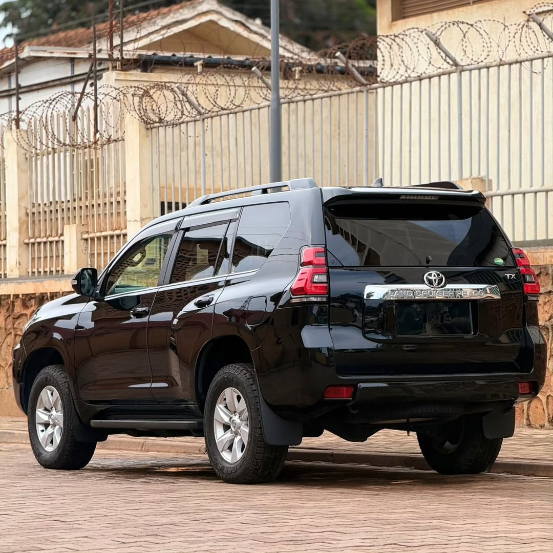 2017 Toyota Land Cruiser Prado TX exterior photo 3