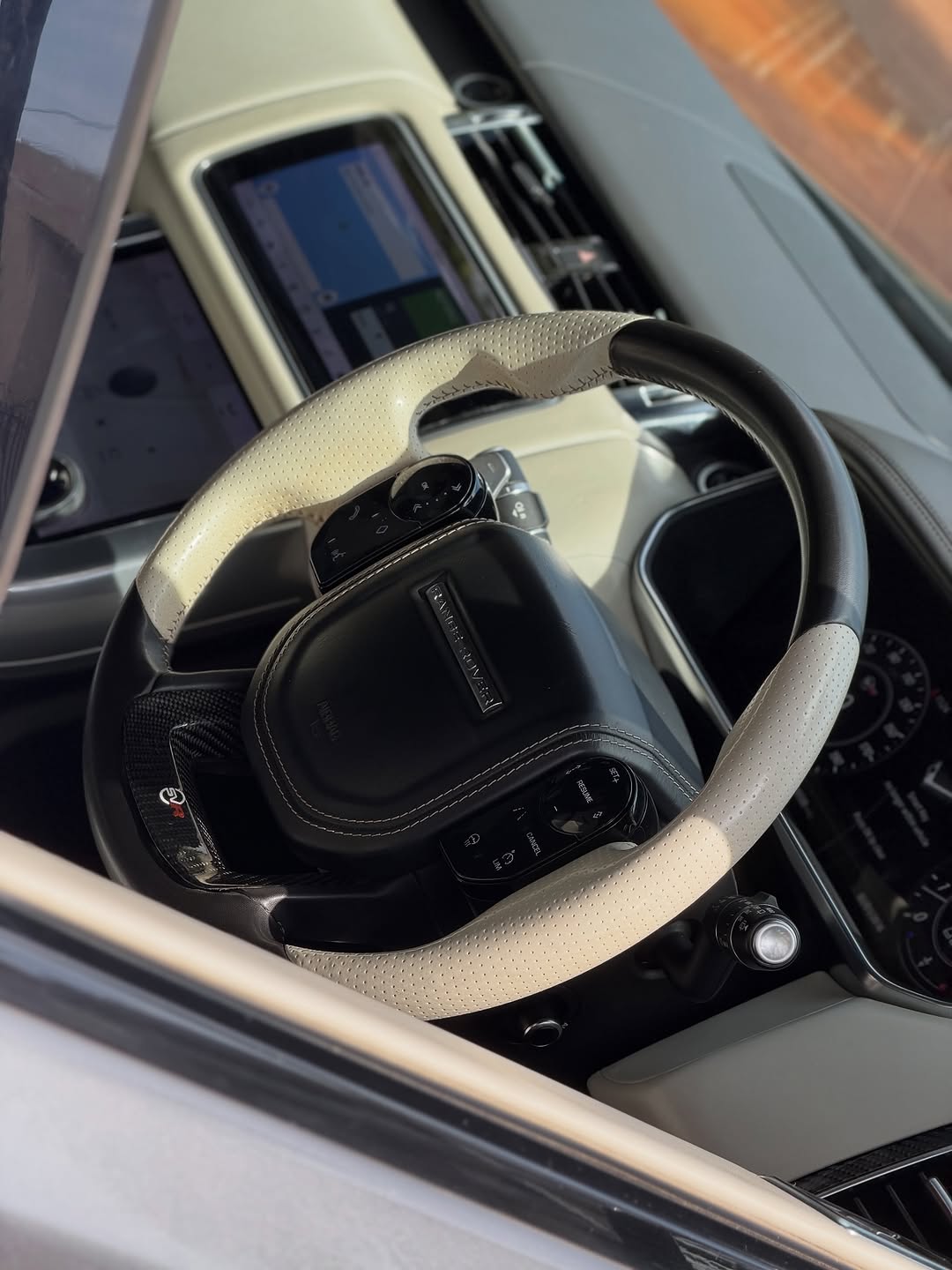 2020 Range Rover Sport SVR interior photo 1